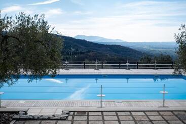 هتل Agriturismo La Cerra