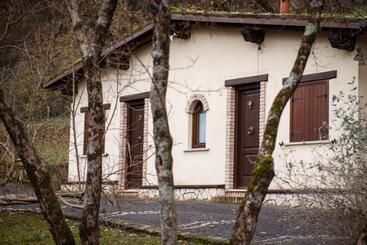 هتل Agriturismo La Cerra