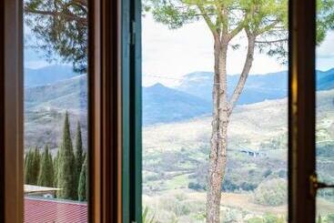 هتل Agriturismo La Cerra