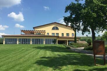 هتل Pianderna Agriwellness