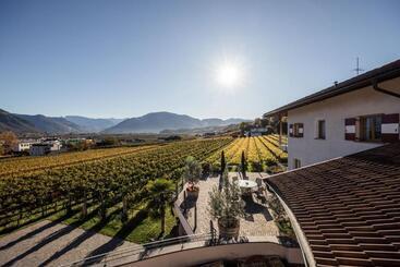 هتل Weingut Donà