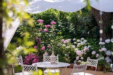 پانسیون Casina Le Conserve