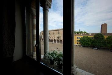 پانسیون Palazzo Castiglioni Luxury Suite And Rooms