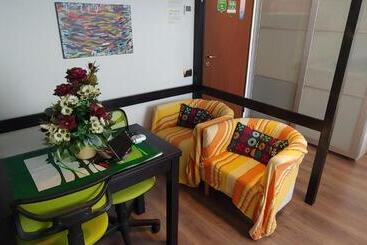 پانسیون Affittacamere Valchiavenna Foresteria In Tranquilla Villa Signorile Con Comodo Parcheggio Privato