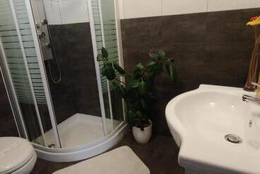 پانسیون Affittacamere Valchiavenna Foresteria In Tranquilla Villa Signorile Con Comodo Parcheggio Privato
