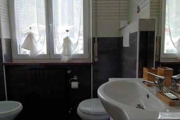 پانسیون Affittacamere Valchiavenna Foresteria In Tranquilla Villa Signorile Con Comodo Parcheggio Privato