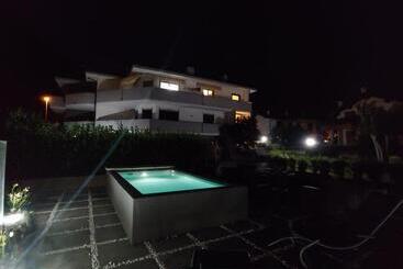 پانسیون Affittacamere Valchiavenna Foresteria In Tranquilla Villa Signorile Con Comodo Parcheggio Privato