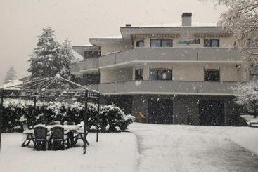 پانسیون Affittacamere Valchiavenna Foresteria In Tranquilla Villa Signorile Con Comodo Parcheggio Privato