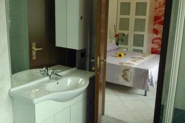 پانسیون Affittacamere Valchiavenna Foresteria In Tranquilla Villa Signorile Con Comodo Parcheggio Privato