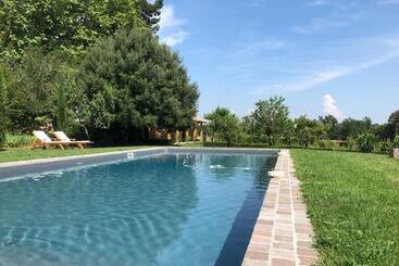 مبيت وإفطار Domaine De La Partoucie