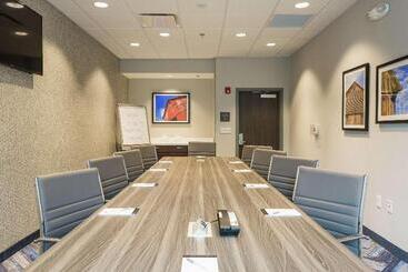 هتل Hampton Inn Cumberland