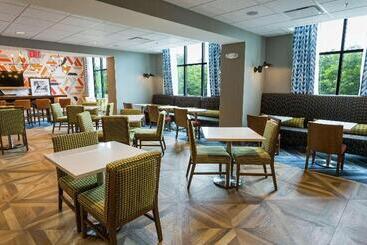 هتل Hampton Inn Cumberland