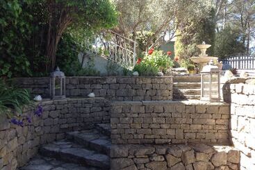 پانسیون Le Patio Fleuri