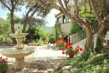 پانسیون Le Patio Fleuri