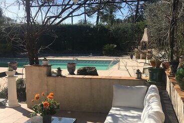 پانسیون Le Patio Fleuri