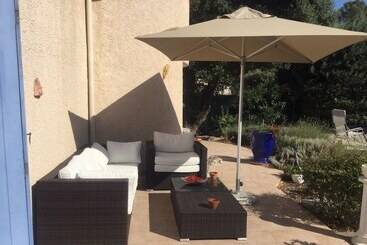پانسیون Le Patio Fleuri