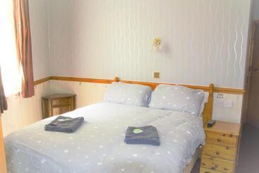 تختخواب و صبحانه Pine Lodge
