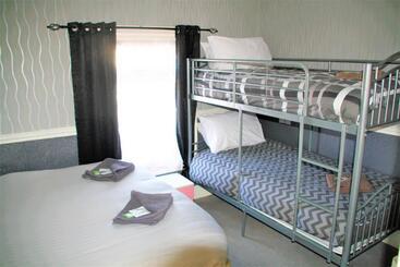 تختخواب و صبحانه Pine Lodge