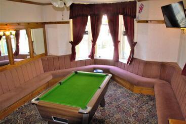 تختخواب و صبحانه Pine Lodge