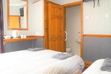 تختخواب و صبحانه Pine Lodge
