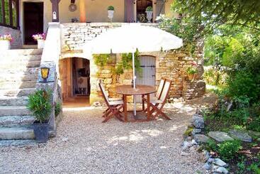 پانسیون Domaine De Cadenne
