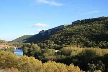 پانسیون Domaine De Cadenne