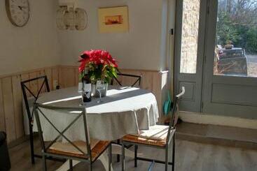 پانسیون Domaine De Cadenne