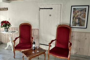 پانسیون Domaine De Cadenne