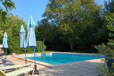 پانسیون Domaine De Cadenne