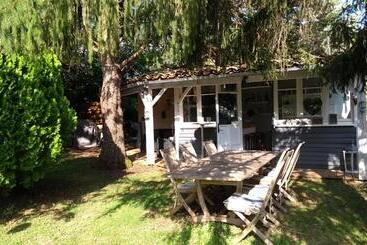 پانسیون Domaine De Cadenne