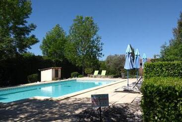 پانسیون Domaine De Cadenne