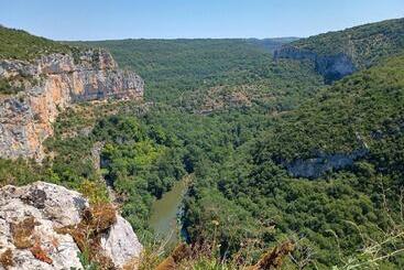 پانسیون Domaine De Cadenne