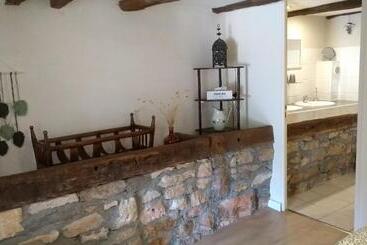پانسیون Domaine De Cadenne