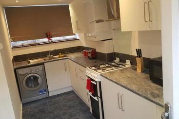 هتل آپارتمان Vetrelax Basildon Newly Refurbished 3bed House