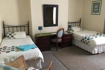 پانسیون Admiral Blake Guest House