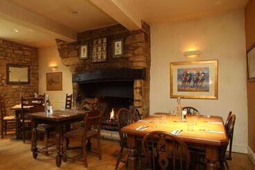 هاستل Horse And Groom