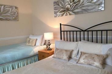 پانسیون Caris Guest House