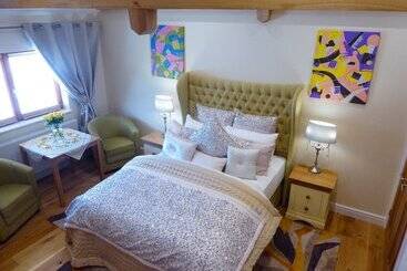 پانسیون Handywater Cottages
