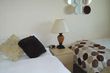 هاستل The Elbow Room