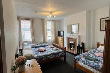 هاستل The Watergate Inn