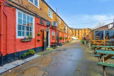 هاستل The Watergate Inn
