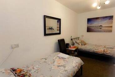 هاستل The Watergate Inn