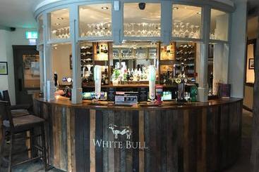 فندق صغير The White Bull Country Inn & Dining