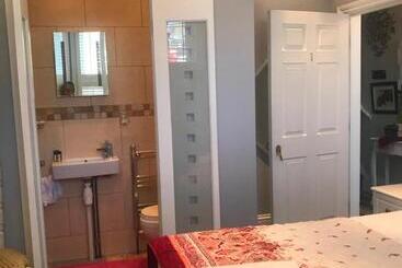 تختخواب و صبحانه Acacia Villas Guest House