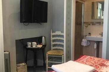 تختخواب و صبحانه Acacia Villas Guest House