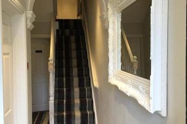 تختخواب و صبحانه Acacia Villas Guest House