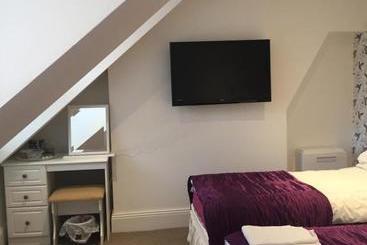 تختخواب و صبحانه Acacia Villas Guest House