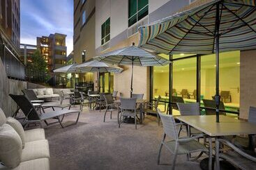 هتل Hampton Inn & Suites Atlanta  Decatur/emory