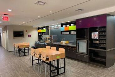 هتل Home2 Suites By Hilton Newark Airport