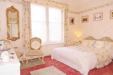 پانسیون Braemar Guest House
